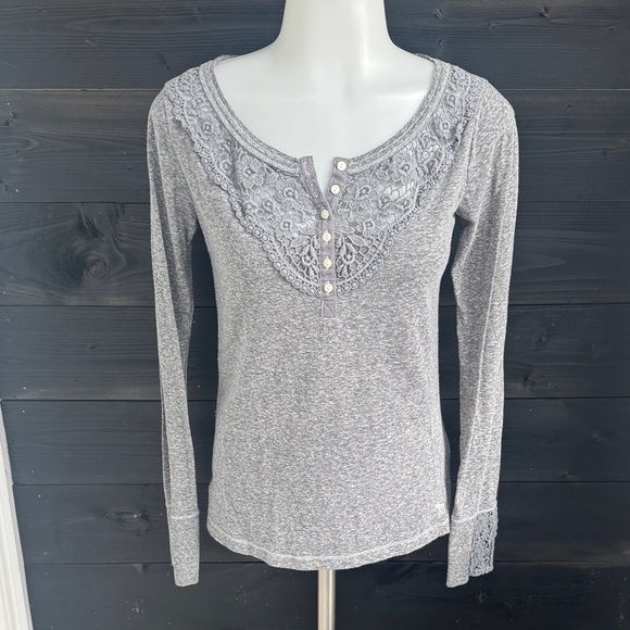 Abercrombie & Fitch Tops - Y2K‎ Abercrombie & Fitch Gray Crochet Henley Thermal Long Sleeve Vintage XS